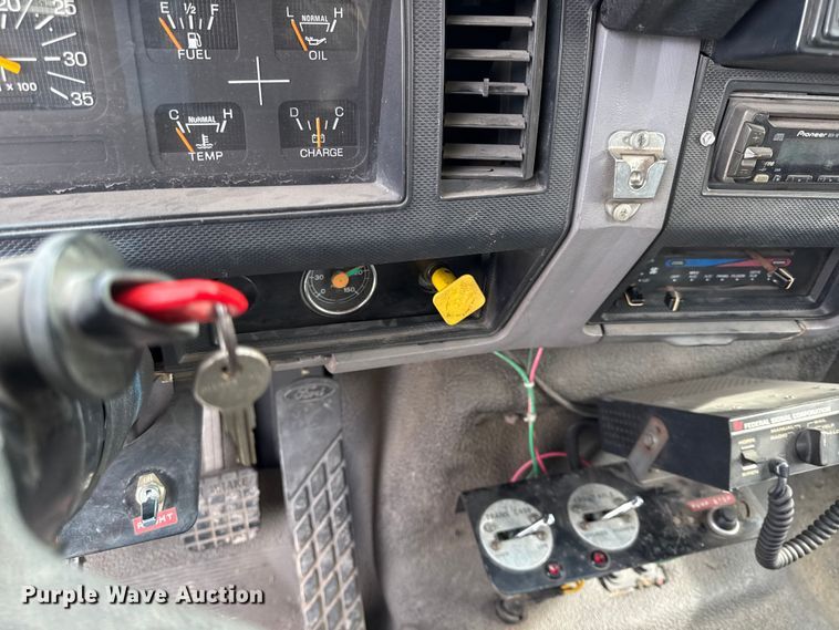 image for item DZ4300 1999 Ford F800 quint fire truck