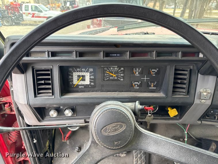 image for item DZ4300 1999 Ford F800 quint fire truck