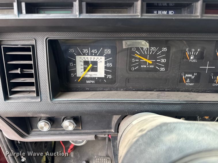 image for item DZ4300 1999 Ford F800 quint fire truck