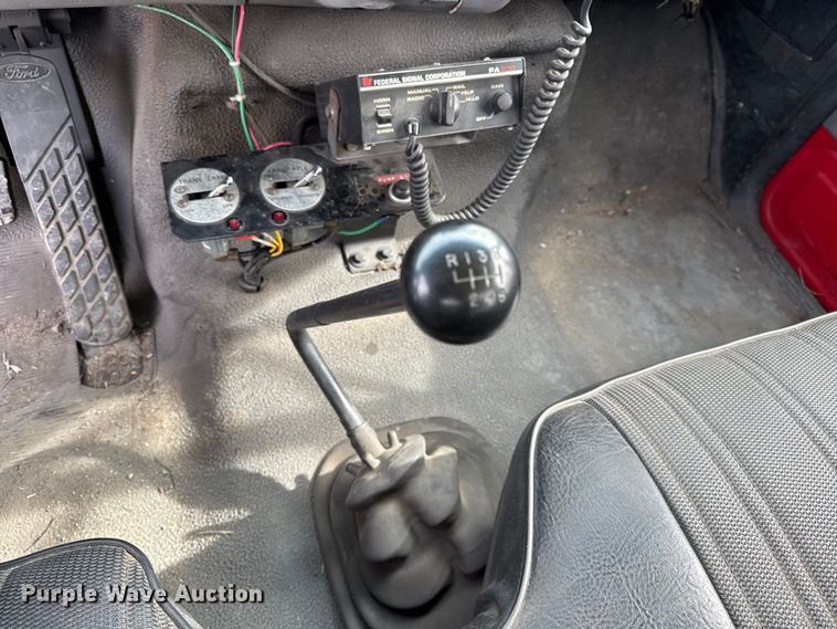 image for item DZ4300 1999 Ford F800 quint fire truck