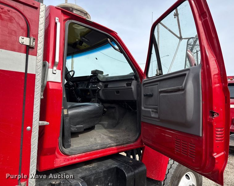 image for item DZ4300 1999 Ford F800 quint fire truck