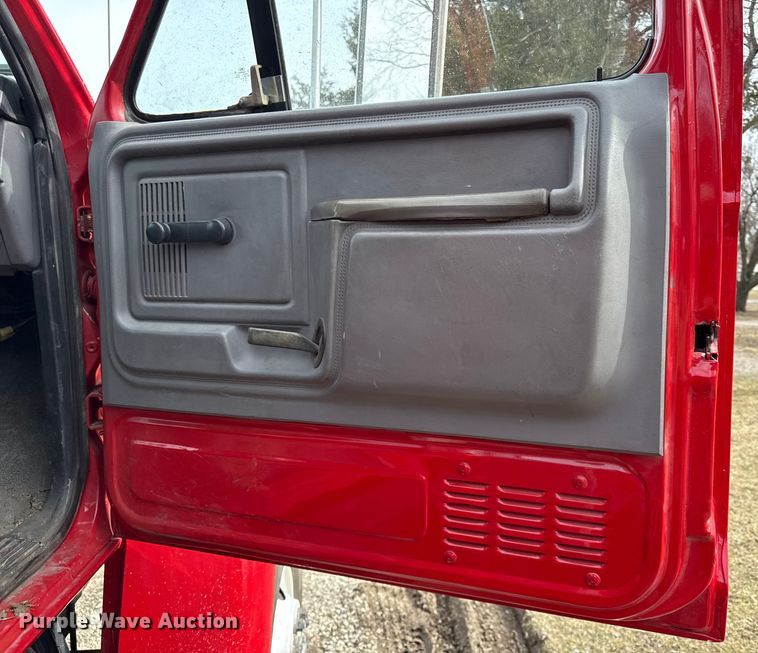 image for item DZ4300 1999 Ford F800 quint fire truck