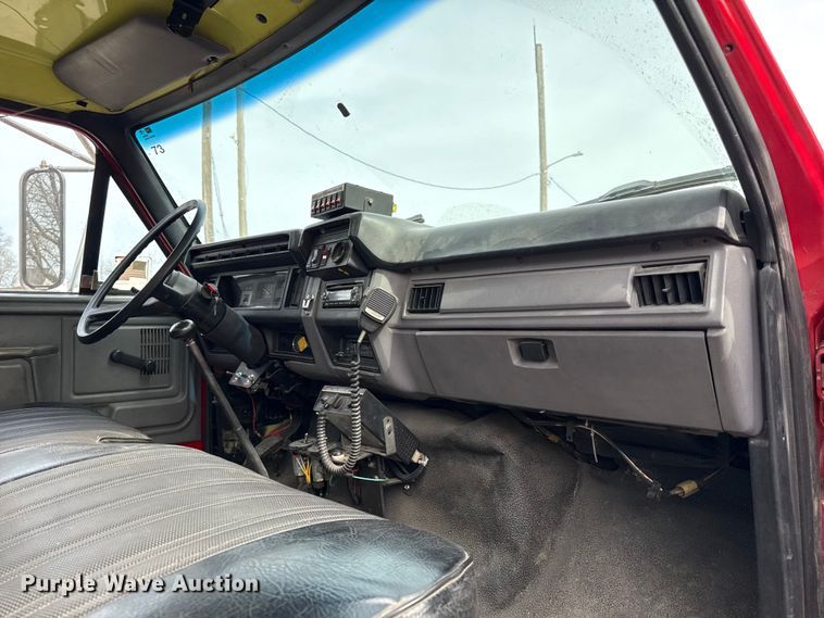 image for item DZ4300 1999 Ford F800 quint fire truck