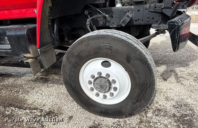 image for item DZ4300 1999 Ford F800 quint fire truck