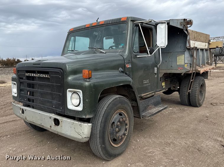 image for item DZ5013 1984 International S1700 dump truck