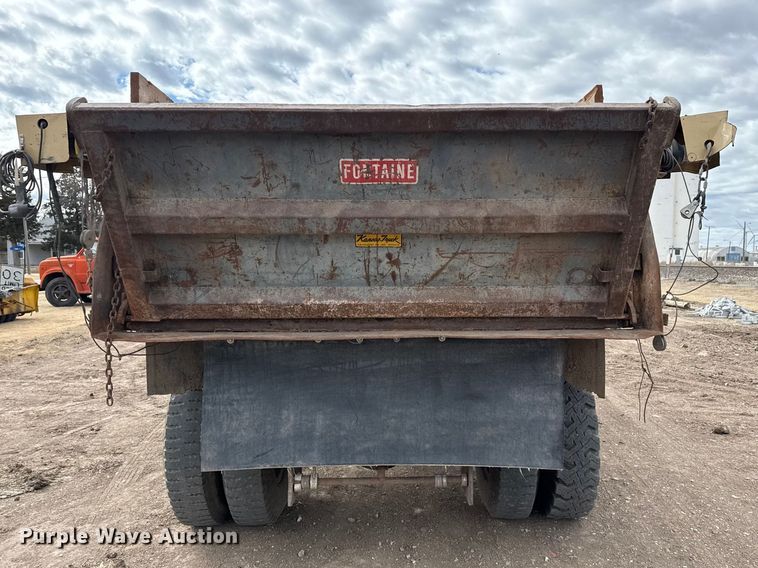 image for item DZ5013 1984 International S1700 dump truck