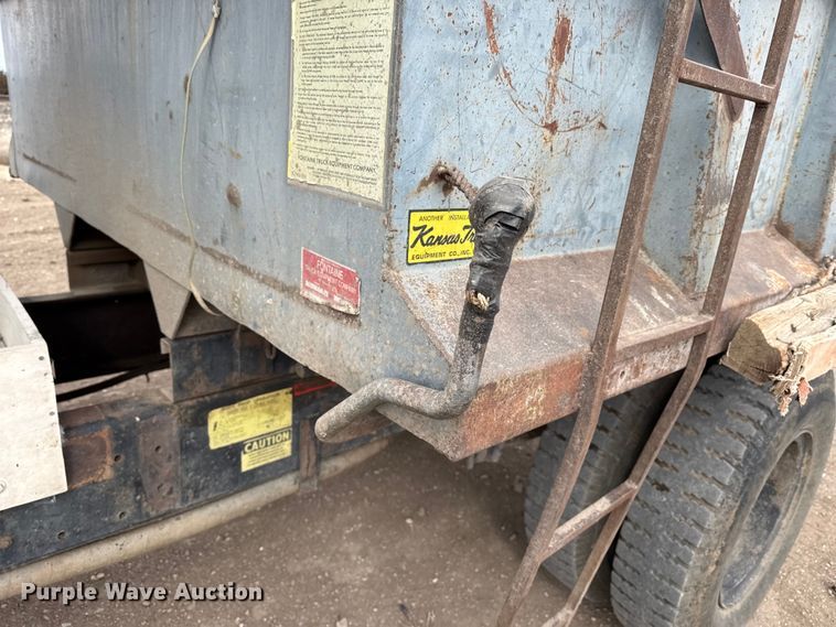 image for item DZ5013 1984 International S1700 dump truck