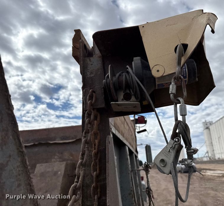 image for item DZ5013 1984 International S1700 dump truck