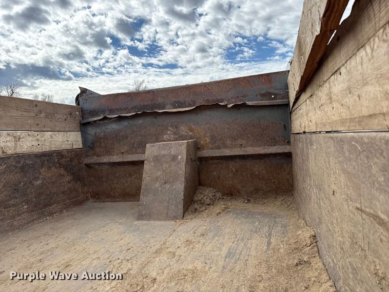 image for item DZ5013 1984 International S1700 dump truck