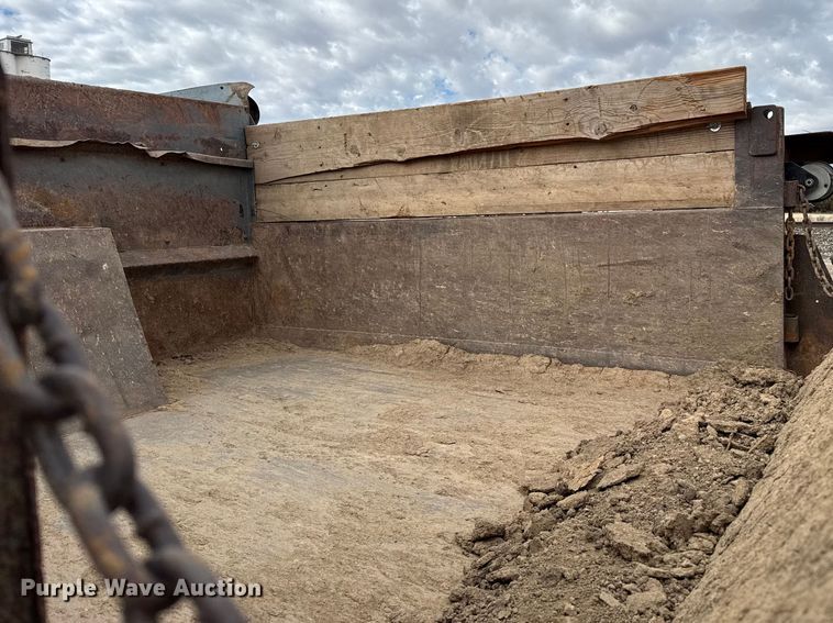 image for item DZ5013 1984 International S1700 dump truck