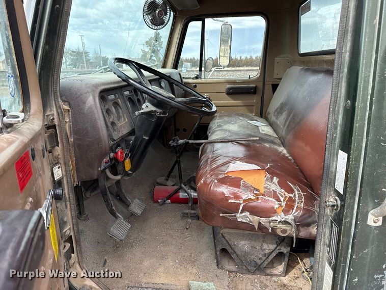 image for item DZ5013 1984 International S1700 dump truck