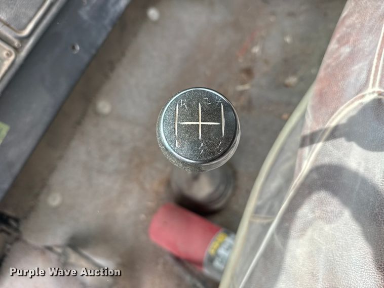 image for item DZ5013 1984 International S1700 dump truck