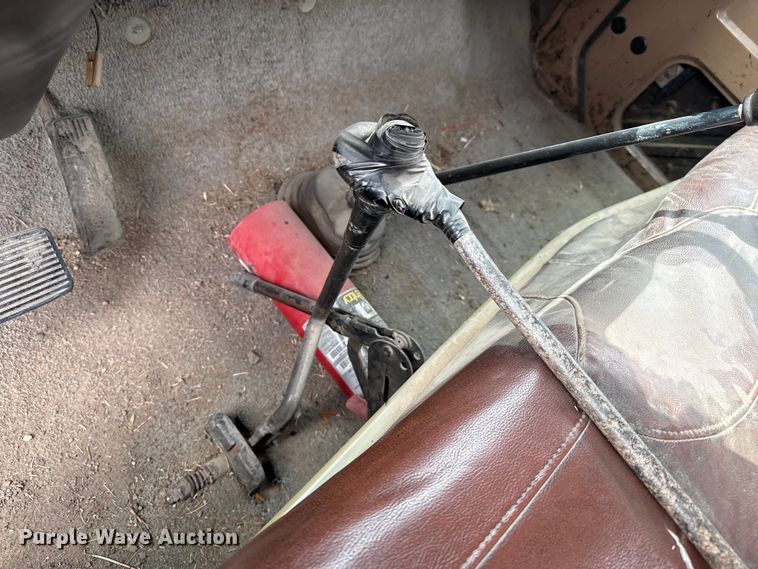 image for item DZ5013 1984 International S1700 dump truck