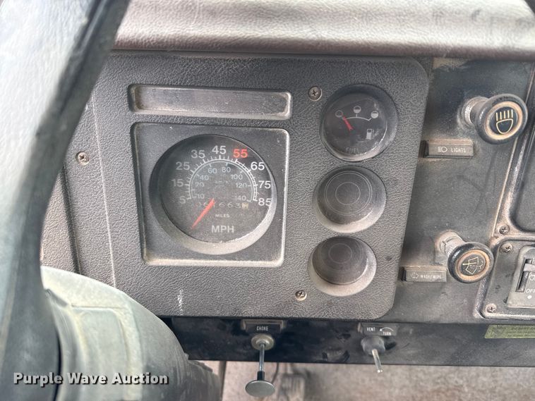 image for item DZ5013 1984 International S1700 dump truck