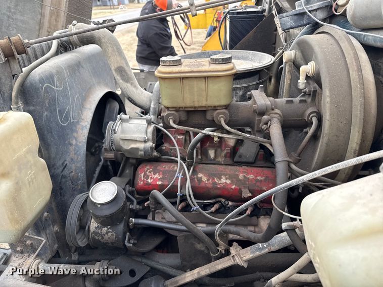 image for item DZ5013 1984 International S1700 dump truck