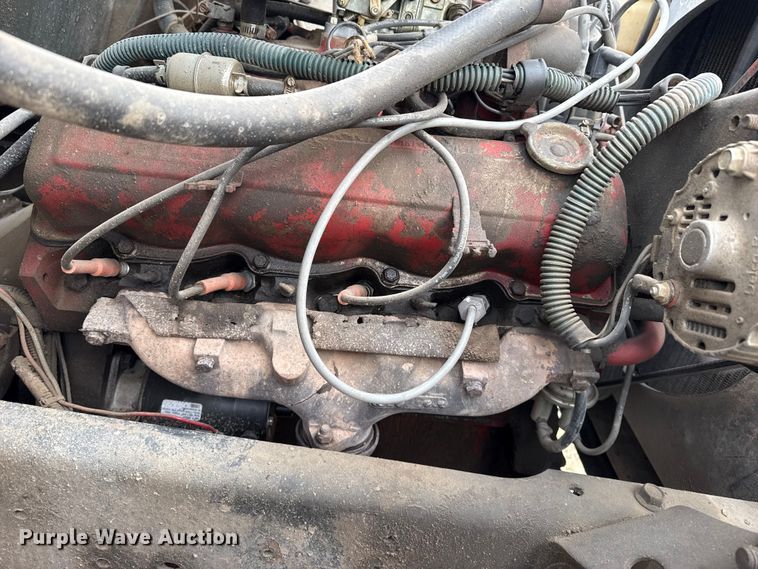 image for item DZ5013 1984 International S1700 dump truck