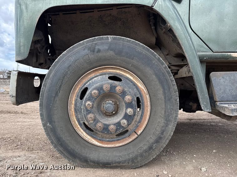 image for item DZ5013 1984 International S1700 dump truck