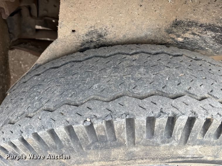 image for item DZ5013 1984 International S1700 dump truck