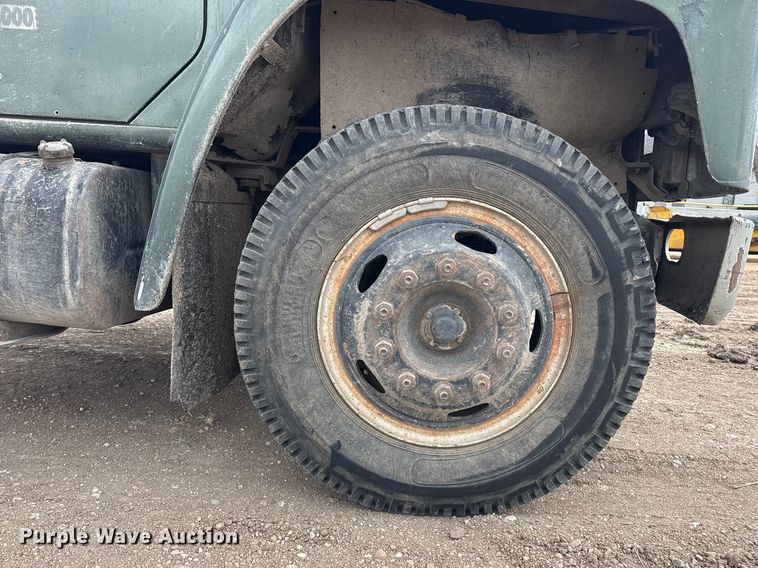 image for item DZ5013 1984 International S1700 dump truck