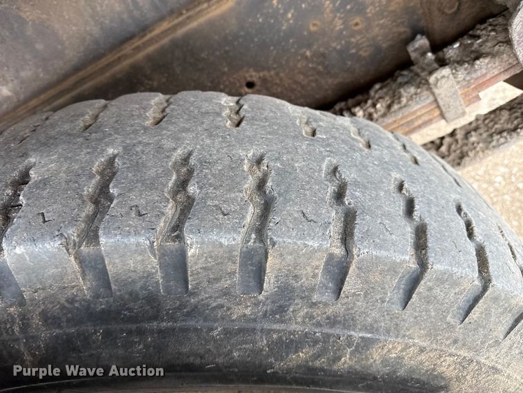 image for item DZ5013 1984 International S1700 dump truck