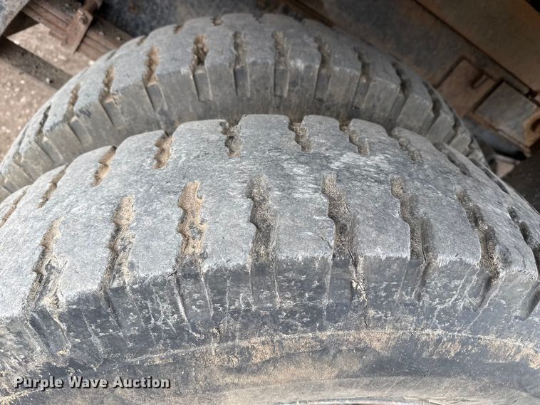 image for item DZ5013 1984 International S1700 dump truck