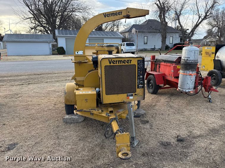 image for item DZ5014 Vermeer BC935 wood chipper
