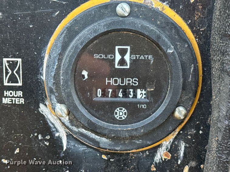 image for item DZ5014 Vermeer BC935 wood chipper