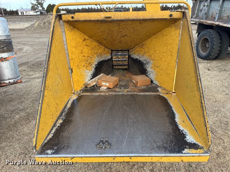 image for item DZ5014 Vermeer BC935 wood chipper