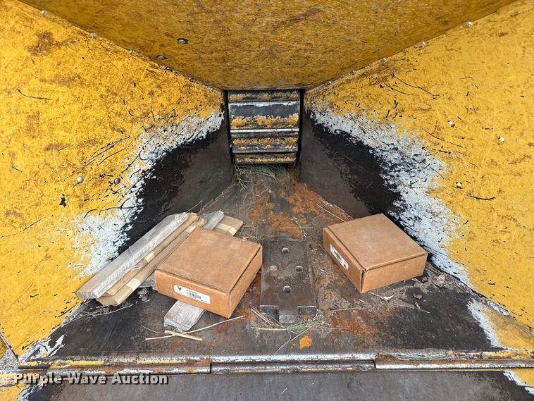 image for item DZ5014 Vermeer BC935 wood chipper