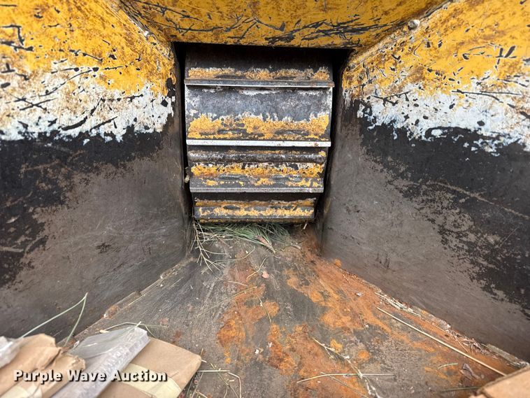 image for item DZ5014 Vermeer BC935 wood chipper