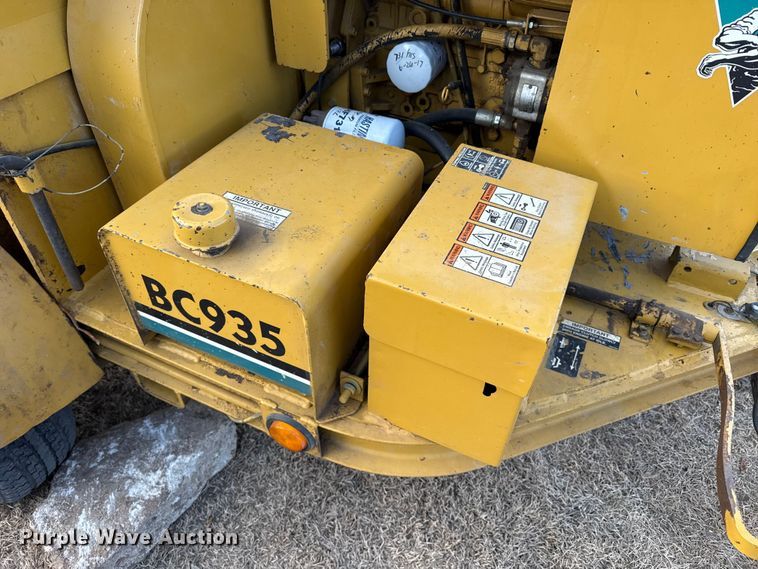 image for item DZ5014 Vermeer BC935 wood chipper