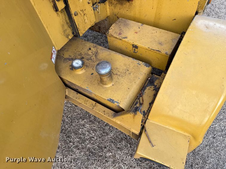 image for item DZ5014 Vermeer BC935 wood chipper