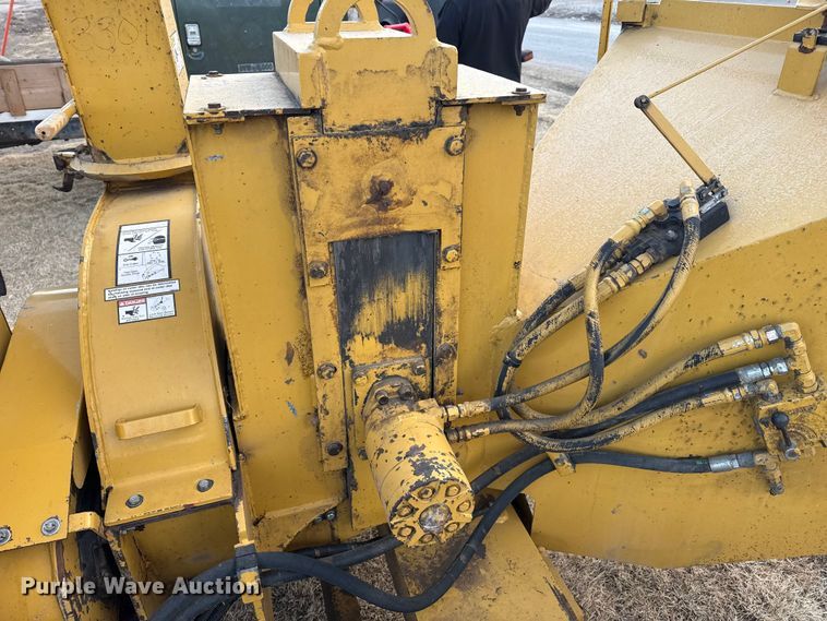 image for item DZ5014 Vermeer BC935 wood chipper