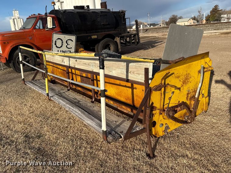 image for item DZ5017 Buckeye chip spreader