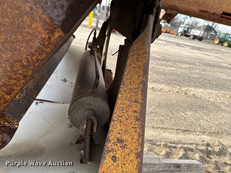 image for item EA2225 1988 Load King  1827 bottom dump trailer