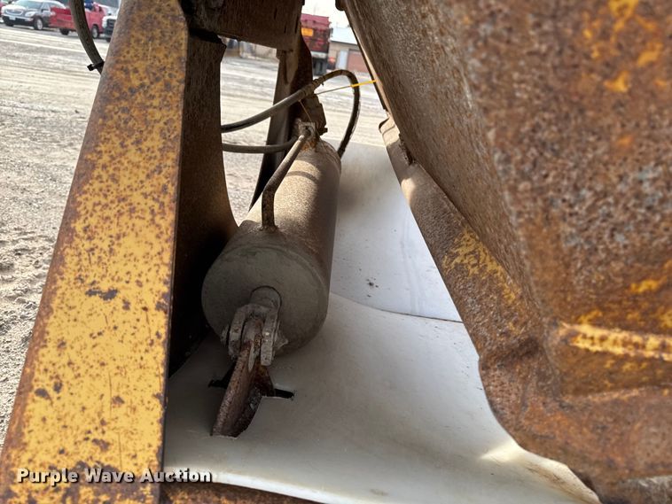 image for item EA2225 1988 Load King  1827 bottom dump trailer