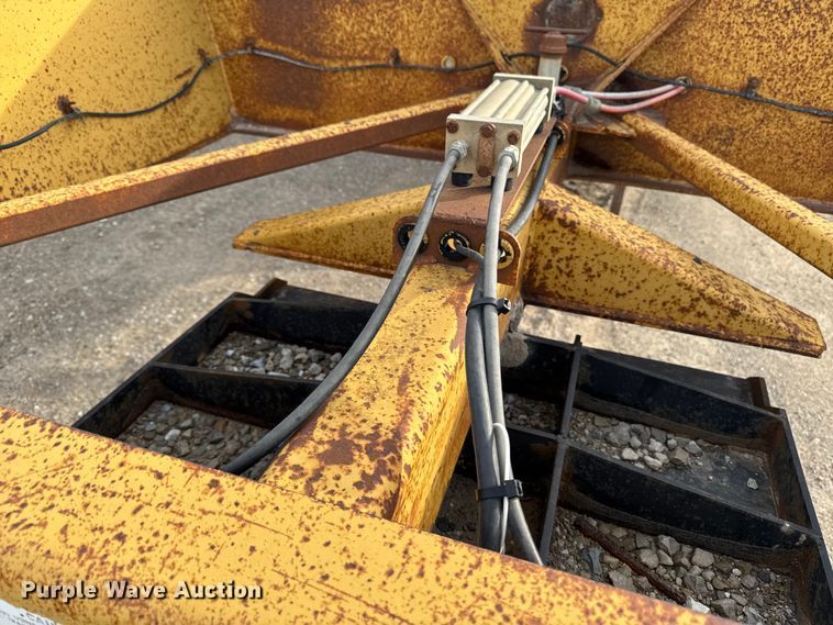 image for item EA2225 1988 Load King  1827 bottom dump trailer