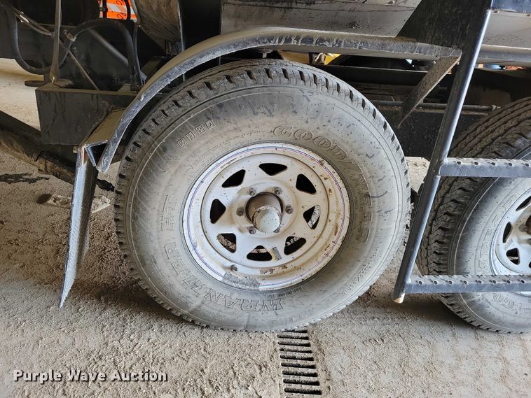 image for item EA2845 2005 Etnyre M4987 pothole patcher