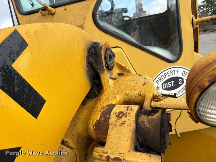 image for item EA7908 1973 Caterpillar 950 wheel loader