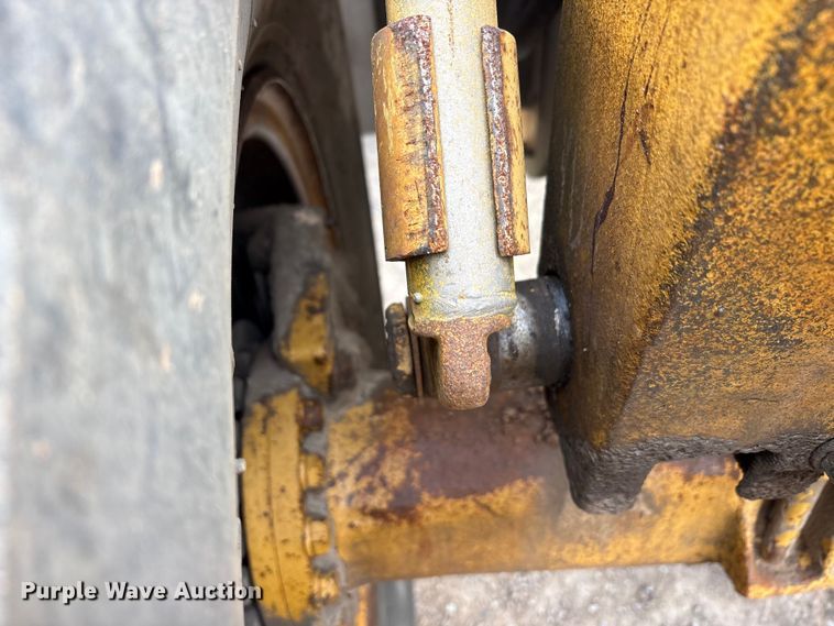 image for item EA7908 1973 Caterpillar 950 wheel loader