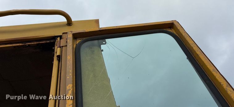 image for item EA7908 1973 Caterpillar 950 wheel loader