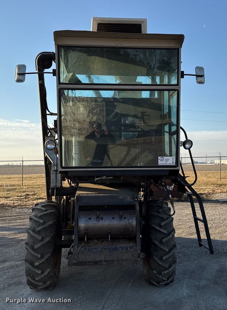 image for item EC4561 Gleaner E combine