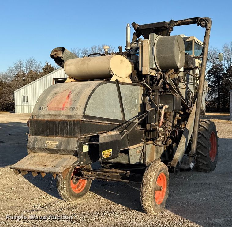 image for item EC4561 Gleaner E combine