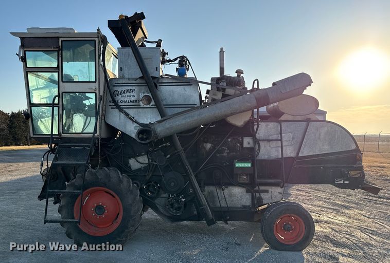 image for item EC4561 Gleaner E combine