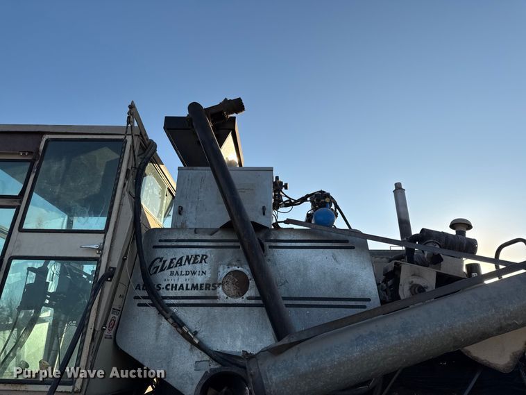 image for item EC4561 Gleaner E combine