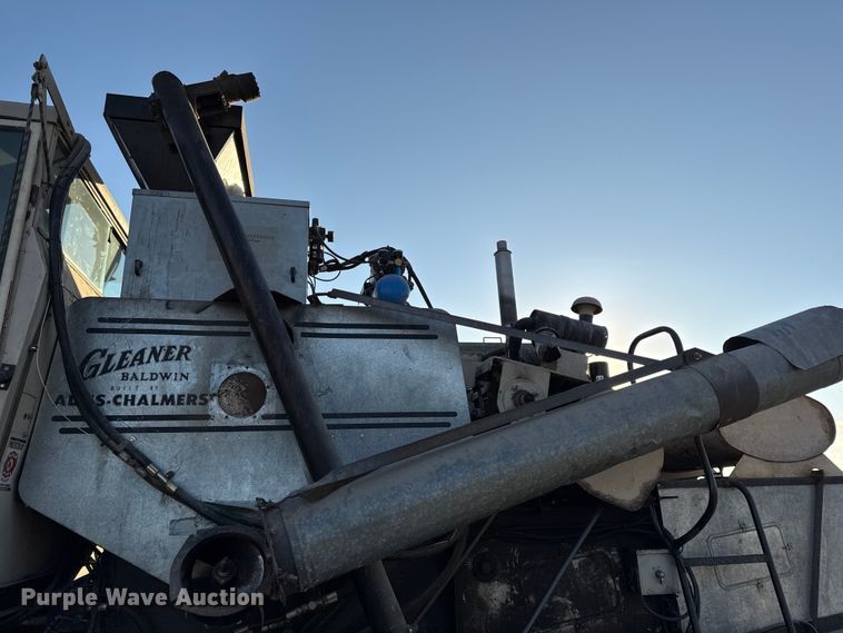 image for item EC4561 Gleaner E combine