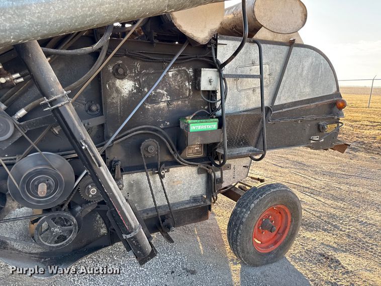 image for item EC4561 Gleaner E combine
