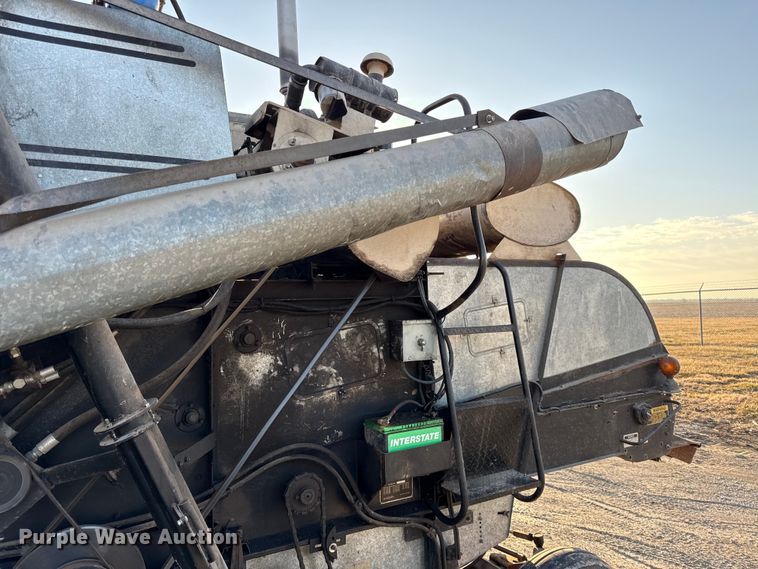 image for item EC4561 Gleaner E combine