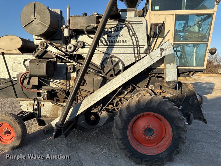 image for item EC4561 Gleaner E combine