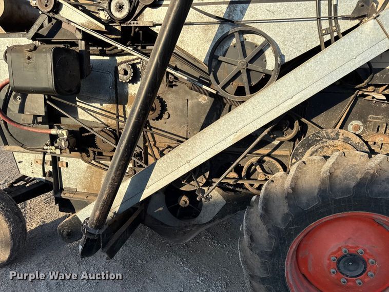 image for item EC4561 Gleaner E combine
